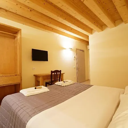 Easy Way & Guest house *