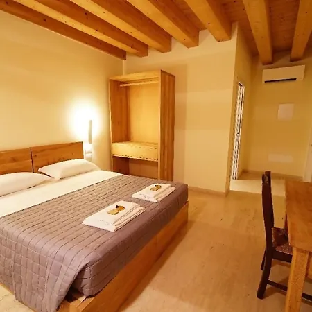 Easy Way & Guest house *